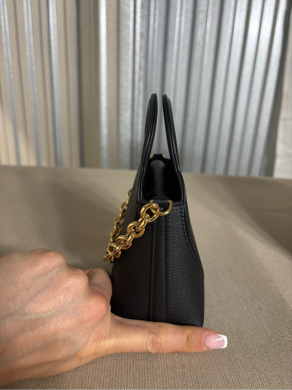Tiffany & Co. Return to Tiffany Mini Heart Tote Bag | Black Leather | $1,750 - Picture 12 of 15